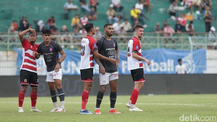 Laga Madura United melawan Persis Solo pada pekan ke-21 Liga 1 2024/2025 di Stadion Gelora Bangkalan, Sabtu (1/2/2025).