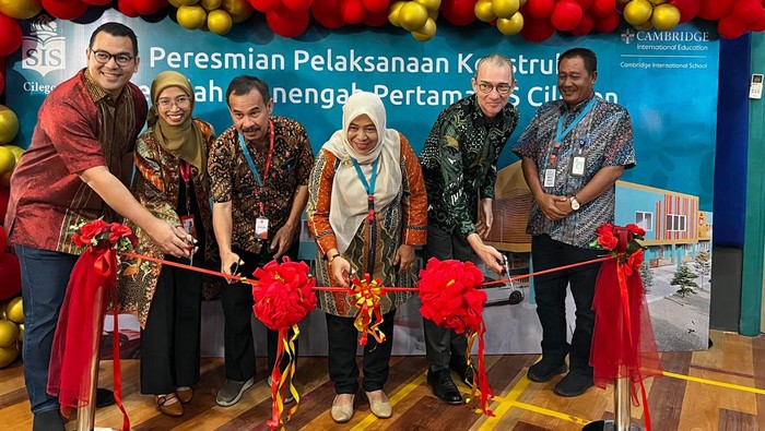 Sekolah berkualitas internasional dihadirkan untuk menghadapi tantangan global bagi peserta didiknya. Yuk lihat proses belajarnya.