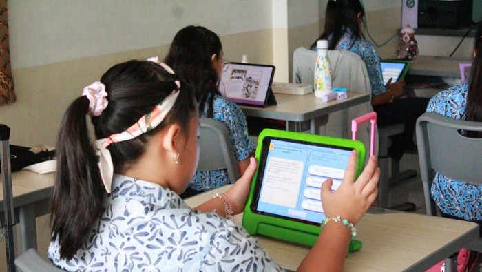 Melihat Proses Pembelajaran di Sekolah Internasional Sekolah berkualitas internasional dihadirkan untuk menghadapi tantangan global bagi peserta didiknya. Yuk lihat proses belajarnya.