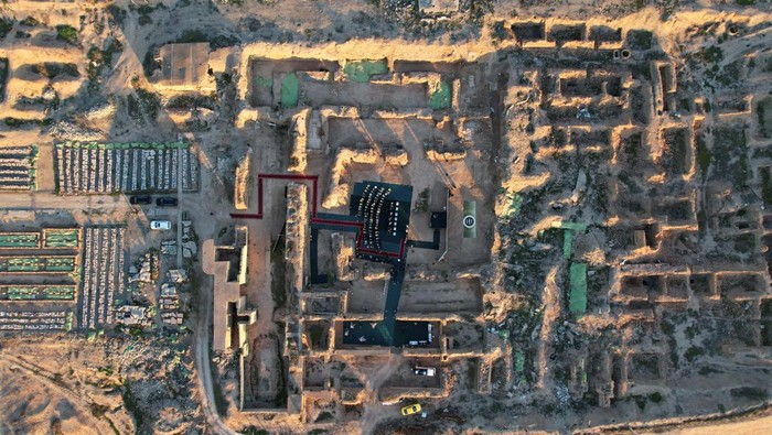 People visit the remains of the archaeological site of Nimrud, which was destroyed by Islamic State militants in the Assyrian city of Nimrud, on the eastern bank of the Tigris River, outskirts of Mosul, Iraq, January 31, 2025. REUTERS/Khalid al-Mousily