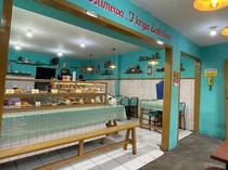 Warteg Nyentrik yang Jadi Pembeda di Jatinangor