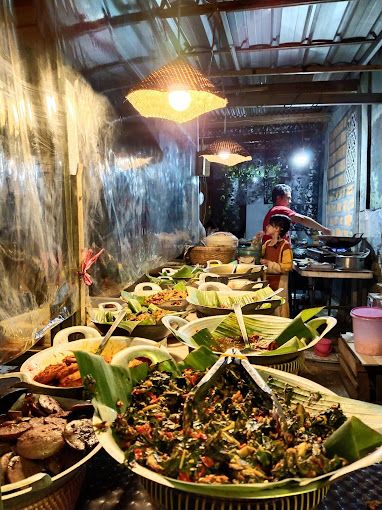 Sedep Bener! 5 Nasi Uduk Tertua dan Legendaris di Jabodetabek