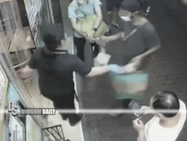 Ojol Buang Makanan Pelanggan di Depan Restoran Gegara Hal Ini