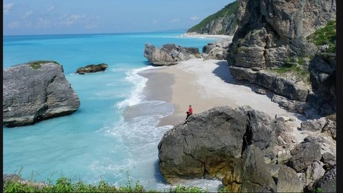 Pantai Nualunat di Desa Nualunat, Kecamatan Kot’olin, Kabupaten Timor Tengah Selatan, NTT. (Ivan Ndun/tangkapan layar Google Earth)