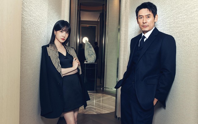 Drama bergenre medis dan crime-thriller yang dibintangi Park Eun Bin dan Sul Kyung Gu, Hyper Knife dapat dinantikan pada bulan Maret 2025. Alur ceritanya mengikuti kisah dokter bedah saraf ilegal yang bertemu kembali dengan mentor yang mengusirnya. Foto: dok. Twitter @DisneyPlusID