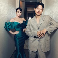Selanjutnya ada Kim Hye Soo dan Jung Sung Il yang membintangi drama Korea Unmasked, tayang mulai 15 Januari 2025. Penonton diajak mengikuti kisah keduanya menyelidiki kasus yang tidak dapat dipecahkan polisi lewat program investigasi. Foto: dok. Twitter @DisneyPlusID