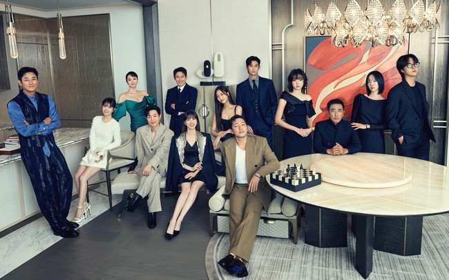 Aktor dan aktris kenamaan Korea yang membintangi drama Korea Disney+ Hotstar bersanding di Marina Bay Sands Singapura baru-baru ini. Tampak wajah-wajah familiar seperti Kim Soo Hyun, Park Bo Young, Ju Ji Hoon, Son Sukku, dan Park Eun Bin. Foto: dok. Twitter @DisneyPlusID