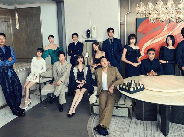 7 Foto Kim Soo Hyun - Son Sukku Bersanding, Bintangi Drakor Disney+ di 2025