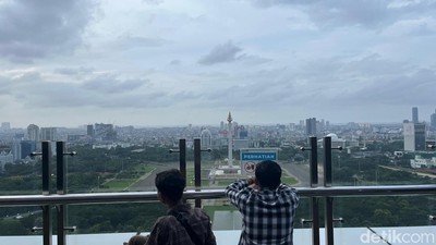 Foto: Menikmati Jakarta dari Perpustakaan Tertinggi di Dunia