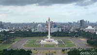 Dari sini terlihatlah Monumen Nasional dan jajaran gedung khas Kota Jakarta.