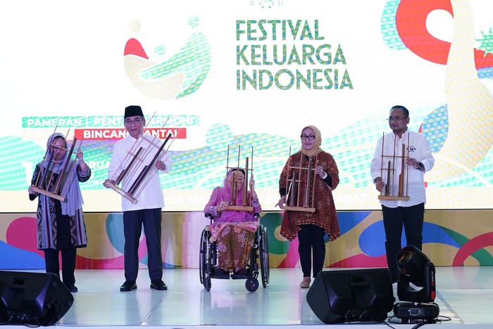 Pembukaan Festival Keluarga Indonesia 2025 di Mal Kota Kasablanka, Jakarta, Sabtu (1/2/2025).