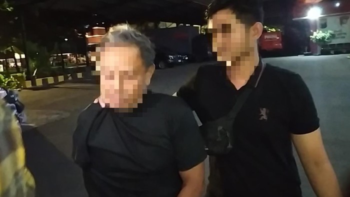 Penampakan NK saat diamankan polisi dan digelandang menuju gedung Ditreskrimum Polda Jatim