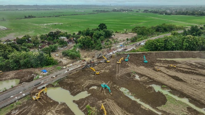Perbaikan jalur terdampak banjir di Grobogan dengan konstruksi temporary bridge