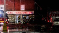 Pesawat itu jatuh di distrik padat penduduk di Philadelphia, yang dipenuhi perumahan, pertokoan dan jalan raya yang sibuk.
