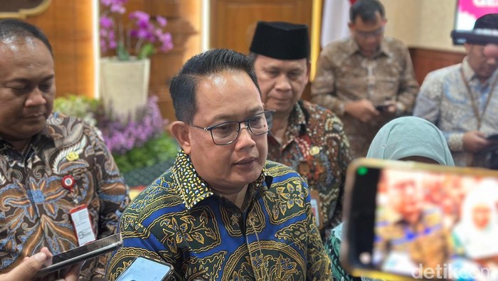 Pj Gubernur Jawa Timur terkait Penetapan Status Darurat PMK