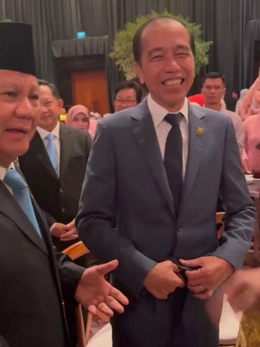 Presiden Prabowo dan Jokowi saat bercanda bahas cawe-cawe