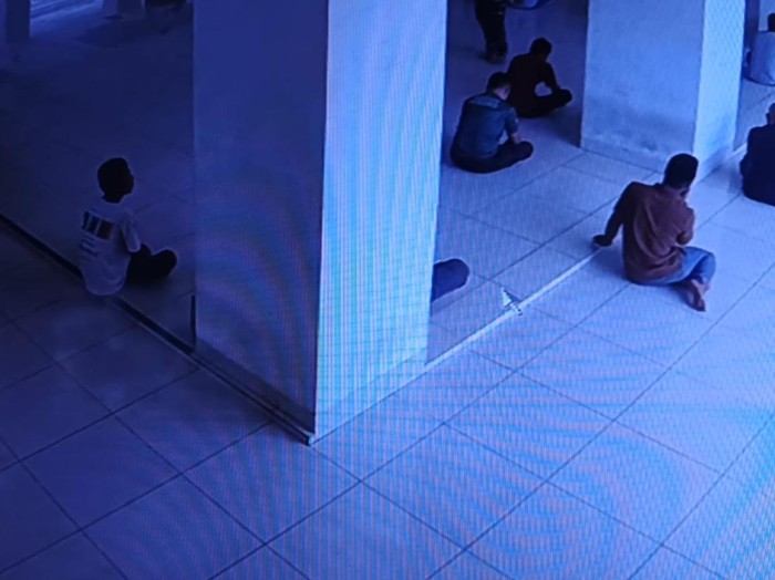 Pria bernama Hendra tertangkap usai beraksi mencuri HP jamaah di masjid Pelabuhan Tanjung Priok, Jumat (31/1/2025).