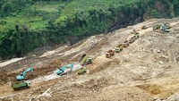 Proyek strategis nasional senilai Rp1,67 triliun yang telah dimulai sejak Desember 2020 itu awalnya ditarget tuntas pada Desember 2024 namun hingga kini progresnya baru tercapai 67 persen akibat terkendala pembebasan lahan.
