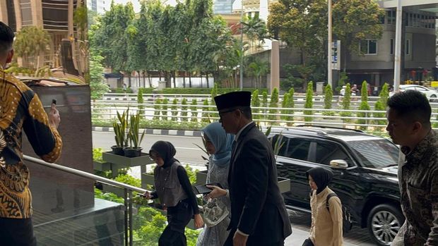 Putra dari politikus PAN Hatta Rajasa, Rasyid Rajasa, menikahi cucu dari Wakil Presiden ke 10 dan ke 12 Jusuf Kalla, Tamara Kalla. Acara akad nikah dihadiri oleh Menteri Desa dan Pembangunan Daerah Tertinggal, Yandri Susanto.