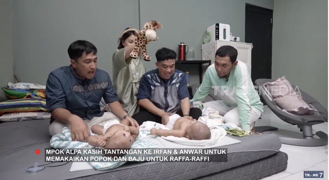 Terdapat ruangan khusus untuk mengasuh anak kembarnya yang baru usia beberapa bulan. (Foto: YouTube/Trans7 Official)