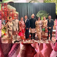 Berasal dari keluarga politikus, pernikahan Tamara dan Rasyid ramai dihadiri para pejabat. Ibas dan Agus Yudhoyono terlihat turut hadir bersama istri mereka, Aliyah Rajasa dan Annisa Pohan. Foto: Instagram/@ruby_26