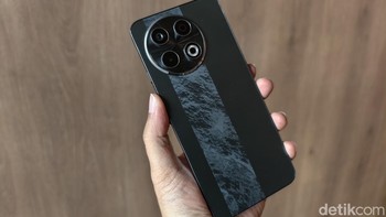 Ponsel ini ditenagai chipset MediaTek Helio G100 yang dipadukan dengan RAM 8GB yang bisa diperluas hingga 16GB dan memori internal hingga 256 GB. Tecno memberikan jaminan performa mulus anti-lag hingga lima tahun untuk Spark 30 Pro. Foto: Adi Fida Rahman/detikINET