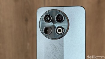 Di bagian belakang terdapat dua kamera, dengan kamera utama 108 MP yang menggunakan sensor besar dan mendukung 3x lossless zoom. Di bagian depan terdapat kamera selfie 13 yang ditempatkan di punch-hole di tengah layar. Foto: Adi Fida Rahman/detikINET