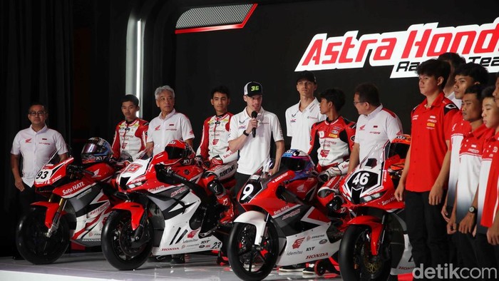 Tim Honda Racing Corporation untuk MotoGP 2025 Diluncurkan di Cikarang Honda Racing Corporation (HRC) resmi meluncurkan tim dan livery baru untuk MotoGP 2025. Peluncuran tersebut digelar di Cikarang, Jawa Barat.