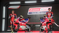 Livery tim pabrikan Honda, untuk kali pertama sejak 30 tahun silam, tanpa tulisan Repsol. Sebab, kemitraan keduanya telah berakhir tahun lalu. Kini, Honda menampilkan brand Castrol sebagai sponsor baru.
