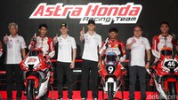 Peluncuran tim Honda untuk MotoGP 2025 dihadiri langsung dua pebalap andalan mereka, Joan Mir dan Luca Marini. Keduanya ditemani Alberto Puig selaku manager balap Honda.