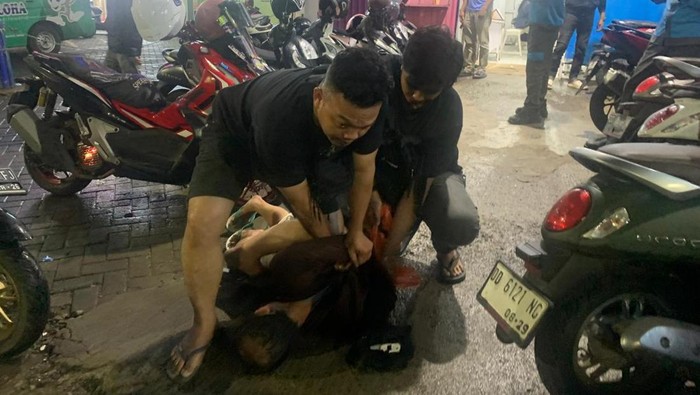 Unit Resmob Ditreskrimum Polda Sulsel menangkap pria bernama Jong (42), pelaku pencurian emas di Toraja Utara.