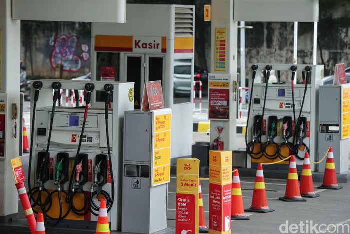 Sejumlah SPBU Shell mengalami stok kosong bahan bakar minyak (BBM). Kekosongan stok itu akibat kendala pengadaan BBM ke sejumlah SPBU.