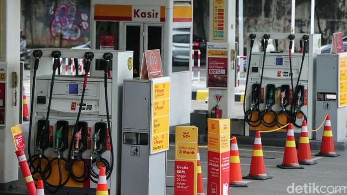 Sejumlah SPBU Shell mengalami stok kosong bahan bakar minyak (BBM). Kekosongan stok itu akibat kendala pengadaan BBM ke sejumlah SPBU.
