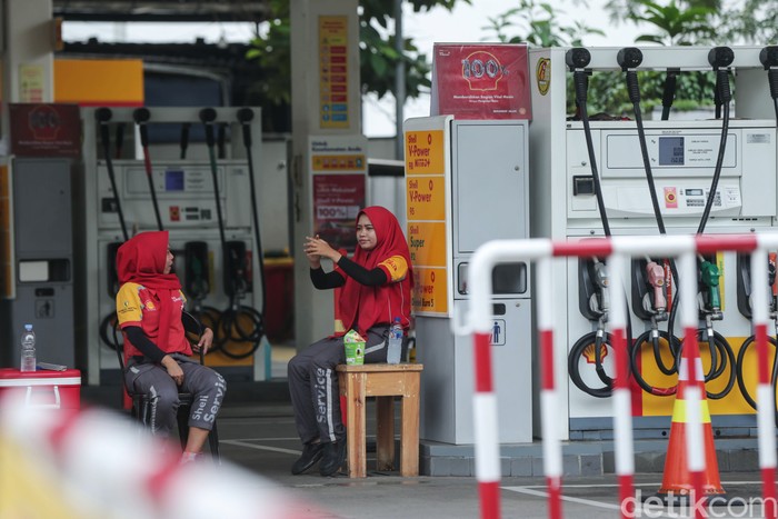 Sejumlah SPBU Shell mengalami stok kosong bahan bakar minyak (BBM). Kekosongan stok itu akibat kendala pengadaan BBM ke sejumlah SPBU.