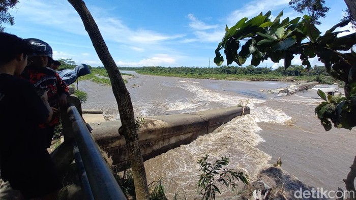 Kondisi dam Srandakan Bantul yang jebol beberapa waktu lalu. Foto diunggah Minggu (2/2/2025).