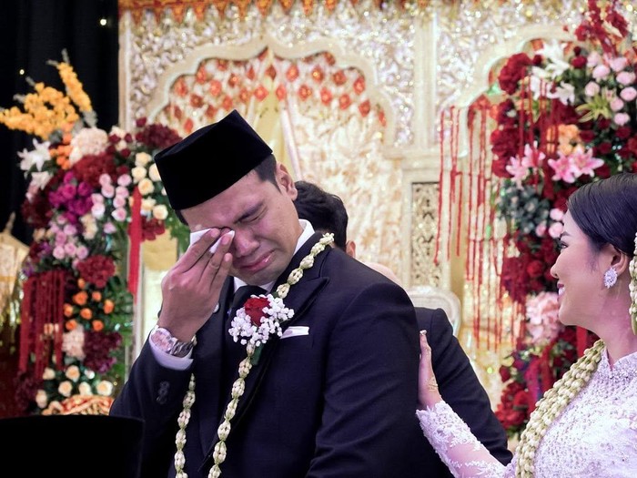 Frans Faisal Momen Frans Faisal nikahi manajer pribadi.