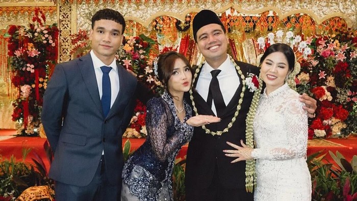 Momen pernikahan Frans Faisal.