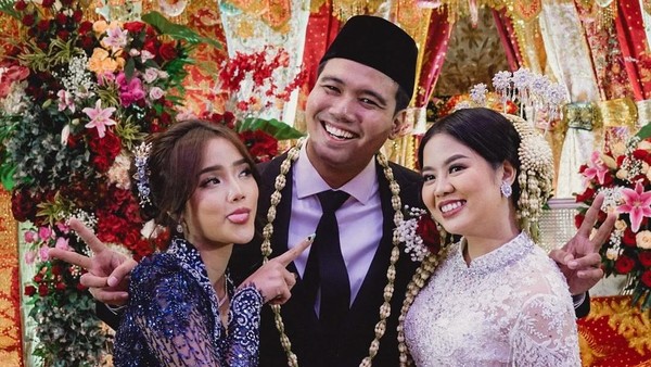 Fuji Sambut Istri Frans Faisal, Begini Momen Senang dan Jahilnya