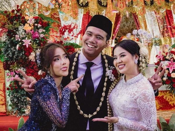 Fuji Sambut Istri Frans Faisal, Begini Momen Senang dan Jahilnya