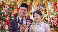 Frans menikahi Indah dengan mahar 10 gram perhiasan emas dan uang tunai Rp 50 juta. Foto: dok. Instagram Fuji