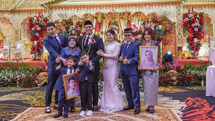 Momen Frans Faisal nikahi manajer pribadi.