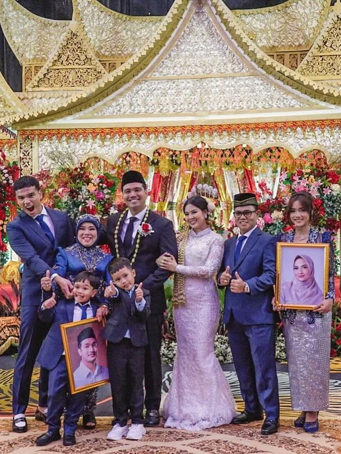 Frans Faisal Momen Frans Faisal nikahi manajer pribadi.