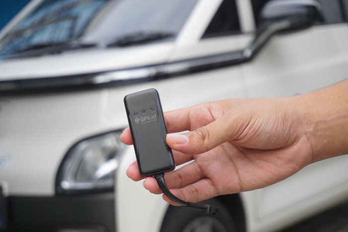 GPS Tracker atau Alat Pelacak Kendaraan