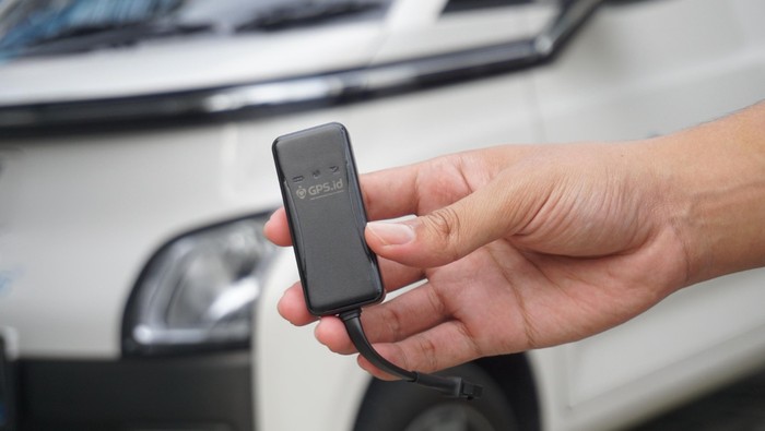 GPS Tracker atau Alat Pelacak Kendaraan