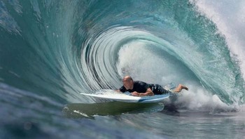 Baru belajar berselancar tapi ingin terlihat lebih keren. Foto: Bored Panda