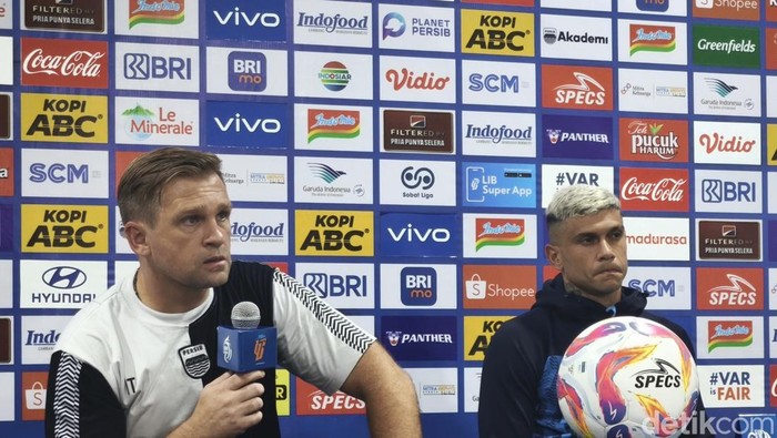 Igor Tolic dan Ciro Alves.