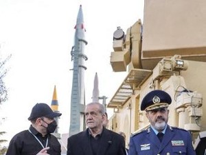 Iran Pamerkan Rudal Balistik Terbaru, Klaim Bisa Capai Jarak 1.700 Km