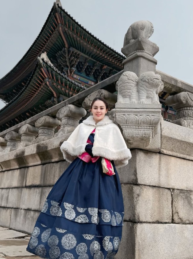 Jennifer Dunn sendiri saat ini diketahui berusia 35 tahun. Semenjak menjalani operasi bariatrik dirinya terlihat jadi makin langsing dan awet muda. Foto: Instagram/@jeje_haris89