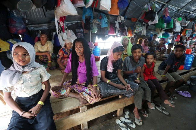 Rohingya Protes Memelas karena Dana Bantuan Dipangkas