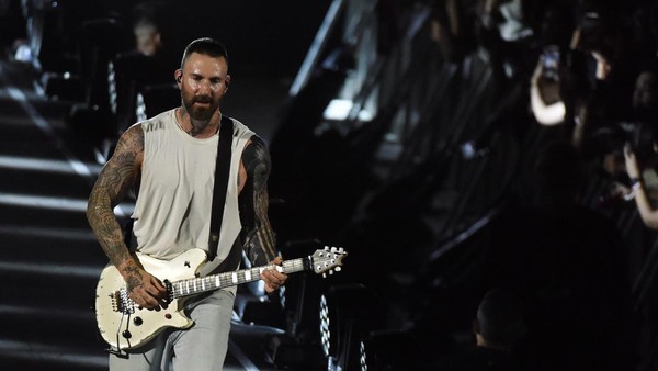 Lihat Lagi Aksi Maroon 5 yang Sukses Hapus Dahaga Marooners